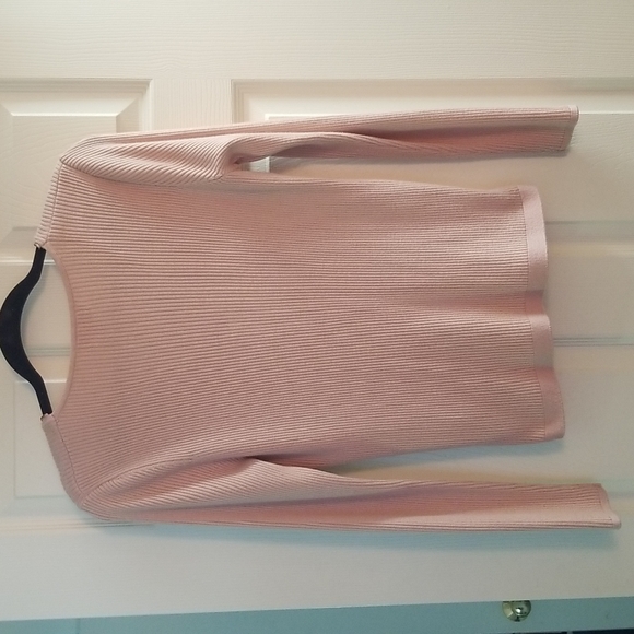 🎀 CALVIN KLEIN SWEATER 🎀 - Picture 2 of 6